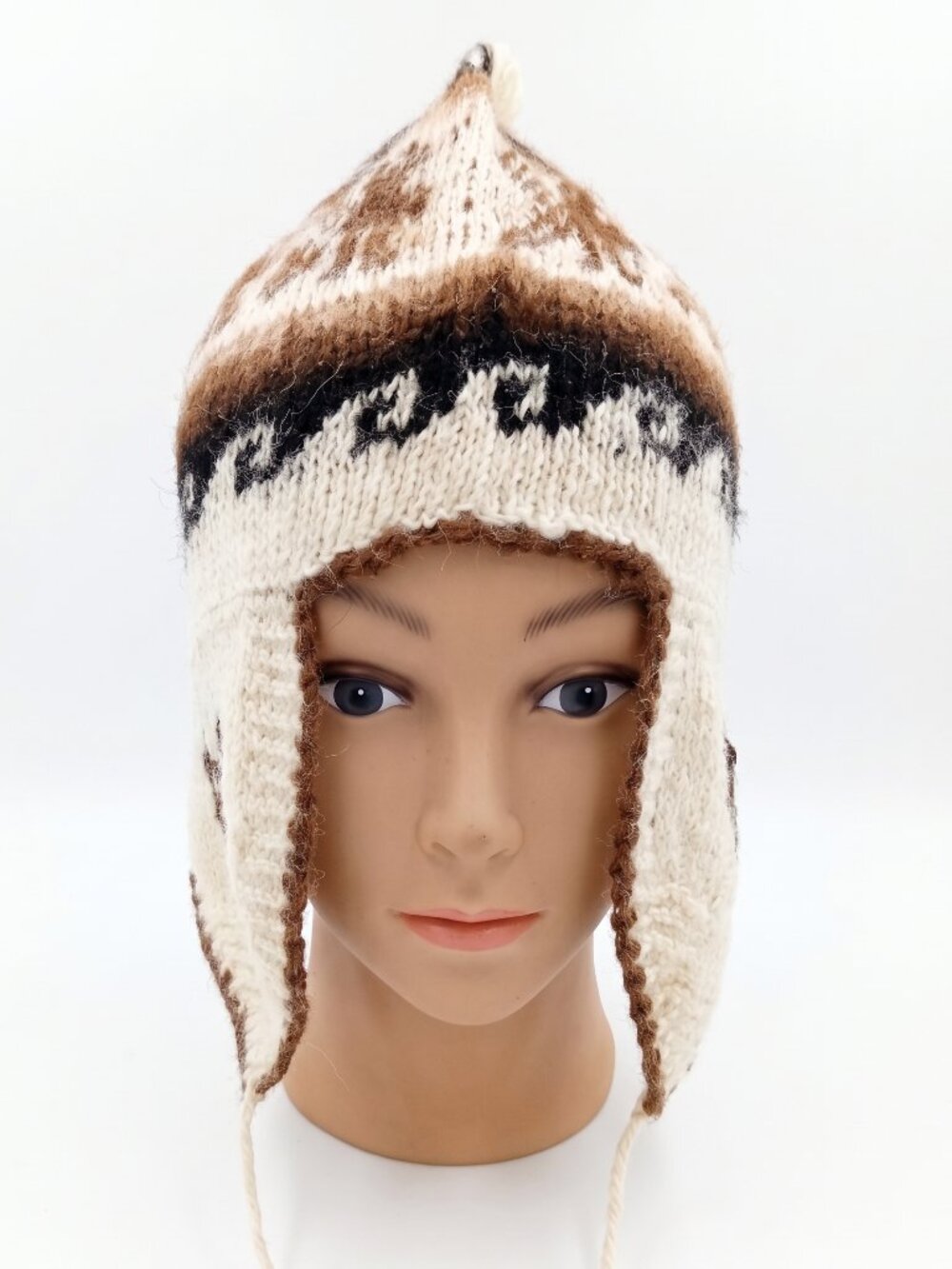 Traditional Sheep's Wool Chullo with Geometric Patterns and Earflaps – Warm Wint